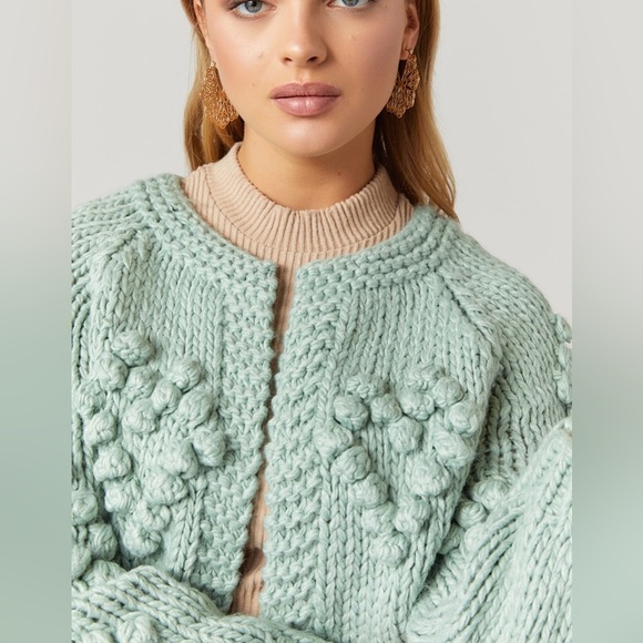 Chunky Knit Green Sweater - Picture 2 of 6